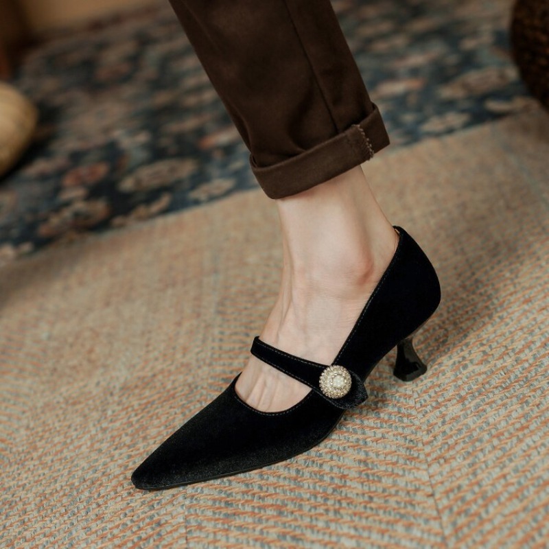 Scarpe Mary Jane a punta rosso - Boots recensione e prezzo