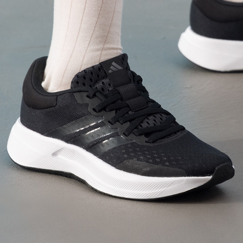 Nuove scarpe da corsa Adidas J - Shock Absorbing Gym Trainers recensione e prezzo